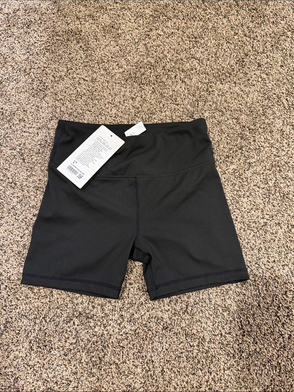 NWT Lulu lemon swiftly tech shorts black size 4